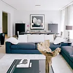 La Reserve Hotel Paris